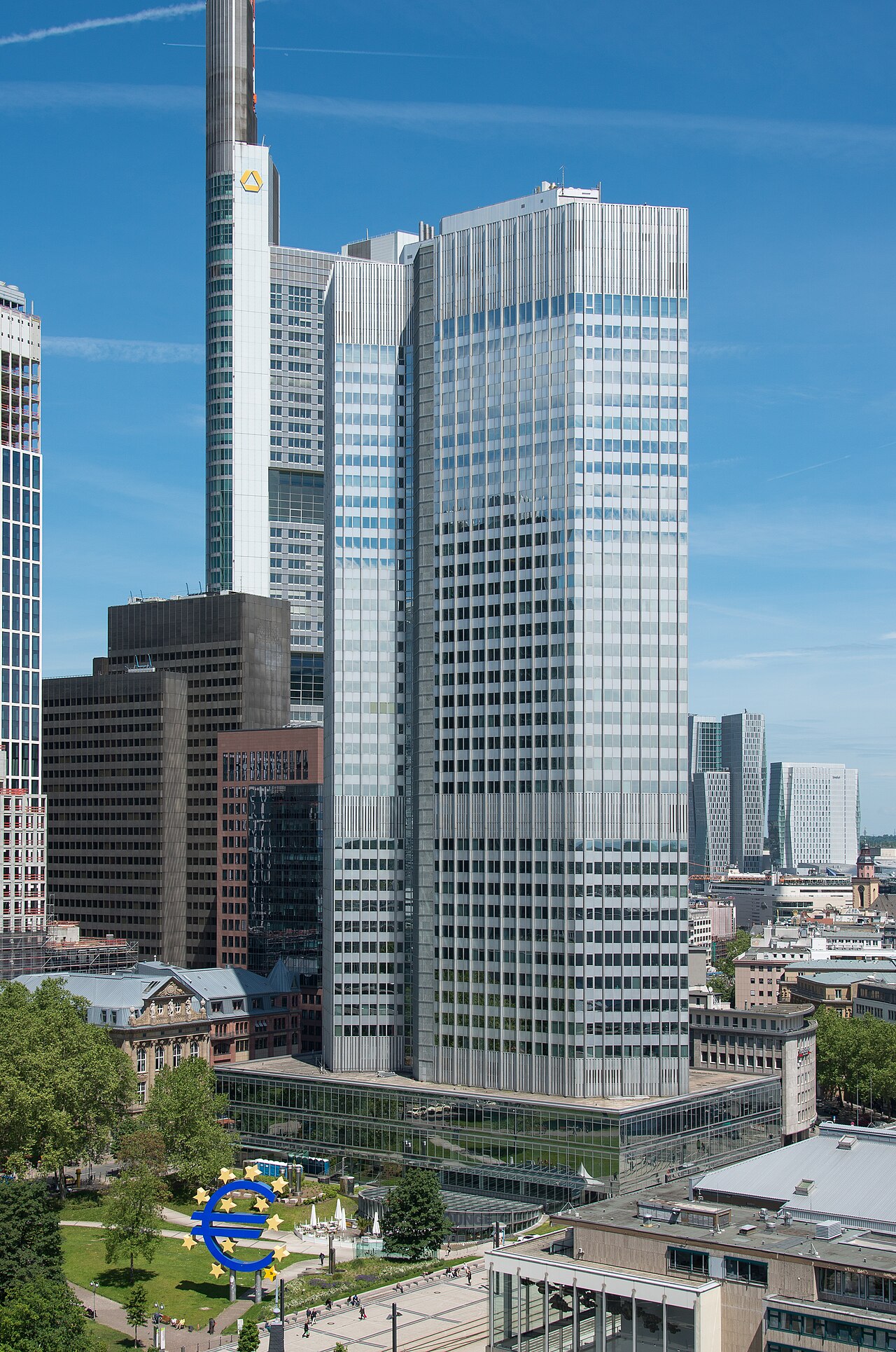 Photo d'archives (2013) : l'Eurotower à Francfort, ancien siège de la Banque centrale européenne. Photo d'illustration.