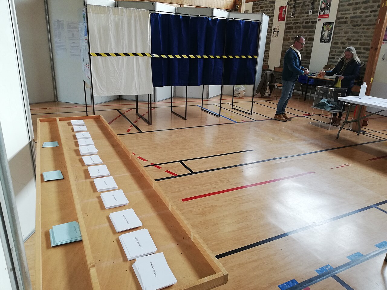 Un bureau de vote lors du premier tour de la présidentielle de 2022, photo d'archives