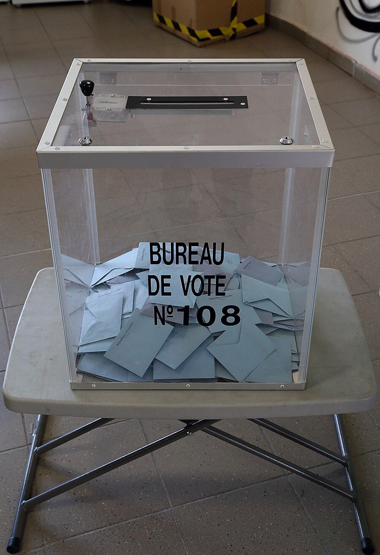 Urne du bureau de vote de Tourcoing pour la présidentielle de 2022 (photo d'archives 2022)